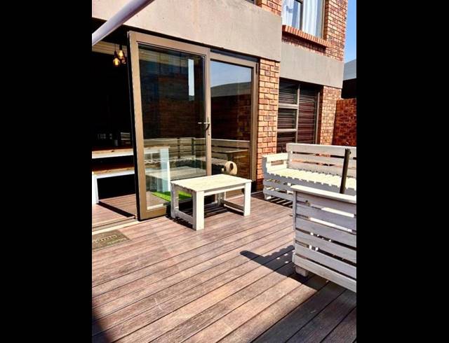 2 BEDROOM TOWNHOUSE FOR SALE IN RAVENSWOOD